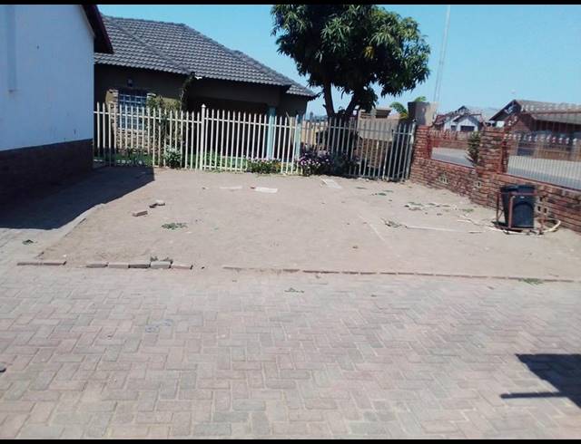 3 BEDROOM HOUSE FOR SALE IN NKOWANKOWA